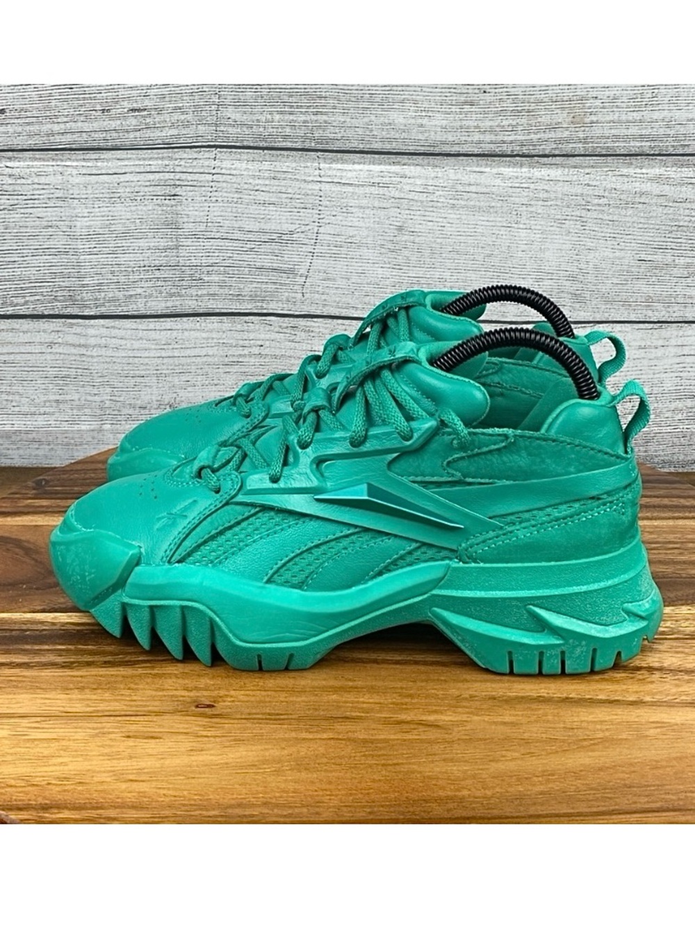 Reebok x Cardi B Club C V2 Emerald Green Sneakers Women’s Shoe Size 7.5
